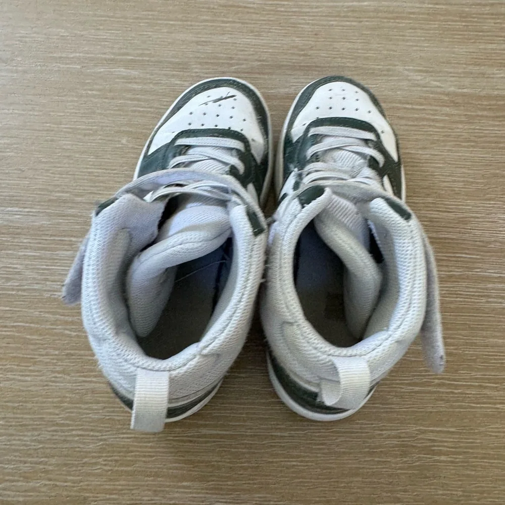 Nike boys Court Borough Mid 2 High Top Velcro strap Sneaker shoes size 1 big kid - Picture 6 of 8